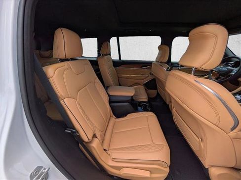 Used 2025 Jeep Grand Cherokee L Summit AWD/4WD image 19