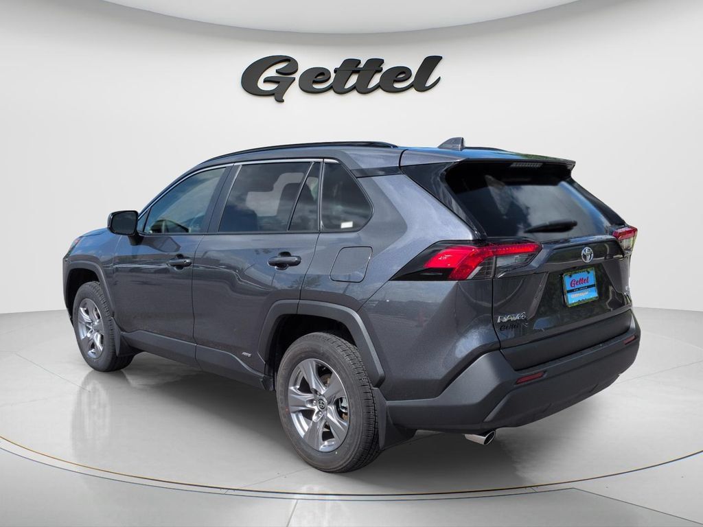 Used 2025 Toyota RAV4 LE AWD/4WD image 7