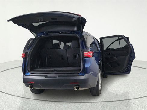 Used 2023 Chevrolet Traverse LT FWD image 7