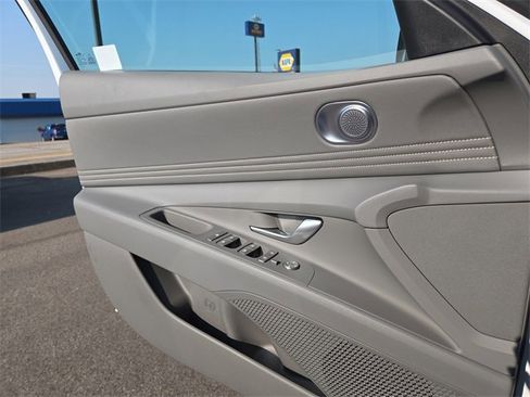 New 2025 Hyundai Elantra SEL image 23