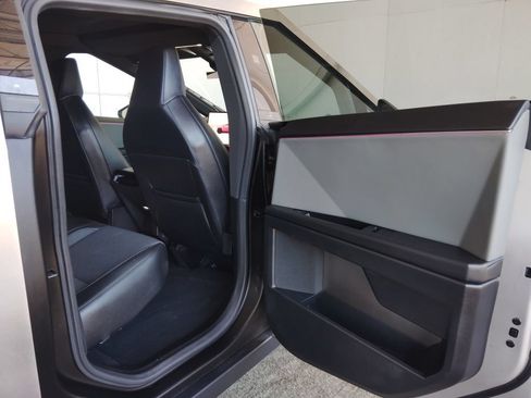Used 2026 Tesla Cybertruck 2WD Crew Cab image 15
