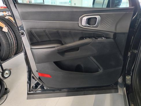 Used 2023 Kia Sorento SX image 18