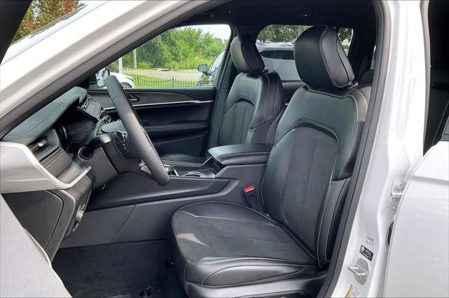 New 2026 Jeep Grand Cherokee Altitude AWD/4WD image 23