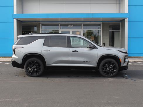 New 2026 Chevrolet Traverse RS w/ LPO, Floor Liner Package AWD/4WD image 3