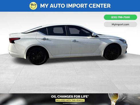 Used 2025 Nissan Altima 2.5 SV w/ SV Special Edition Package AWD/4WD image 8