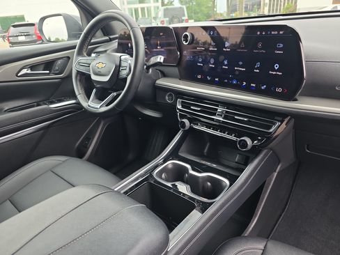 Used 2026 Chevrolet Traverse LT FWD image 17