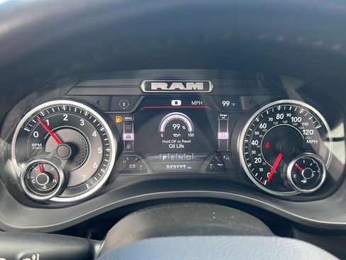 Used 2022 RAM 1500 Big Horn AWD/4WD image 11