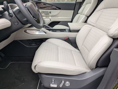 New 2026 Lincoln Nautilus Reserve image 16