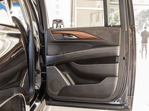Used 2016 Cadillac Escalade ESV Premium image 42