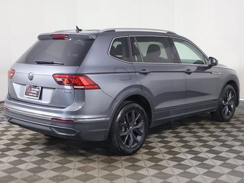 Used 2024 Volkswagen Tiguan SE w/ Panoramic Sunroof Package AWD/4WD image 10