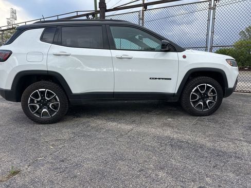 Used 2024 Jeep Compass Trailhawk w/ Trailhawk Elite Group AWD/4WD image 4