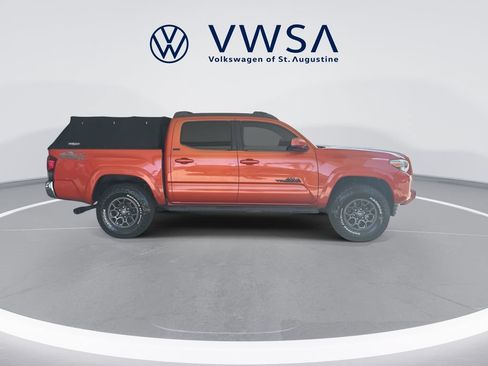 Used 2018 Toyota Tacoma SR5 RWD image 9