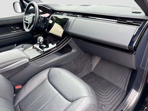 Used 2025 Land Rover Range Rover Sport image 13