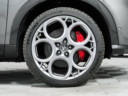 New 2024 Alfa Romeo Tonale Veloce w/ Active Assist Package AWD/4WD image 9
