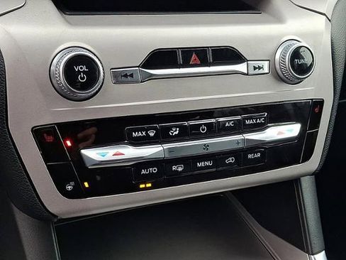 Used 2023 Ford Explorer XLT w/ Equipment Group 202A image 18