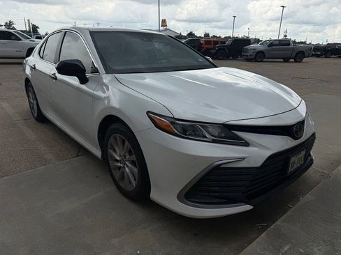 Used 2024 Toyota Camry LE FWD image 7
