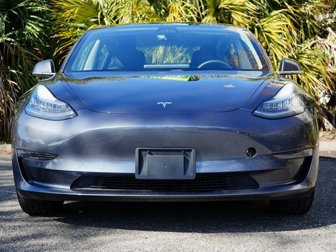 Used 2020 Tesla Model 3 Standard Range image 3