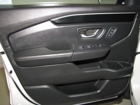 Certified 2025 Honda Pilot Touring image 10