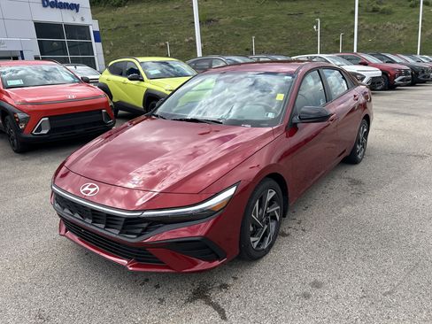 Used 2025 Hyundai Elantra Sport FWD image 23