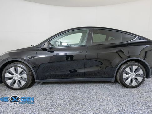 Used 2022 Tesla Model Y Long Range AWD/4WD image 4