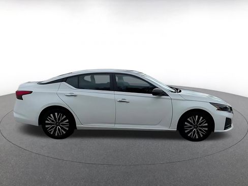 Used 2025 Nissan Altima 2.5 SV image 16