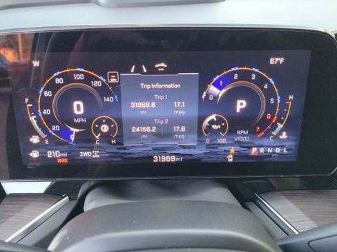 Used 2025 Chevrolet Suburban Premier image 24