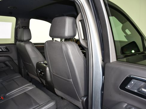 Used 2025 Chevrolet Suburban Z71 image 47