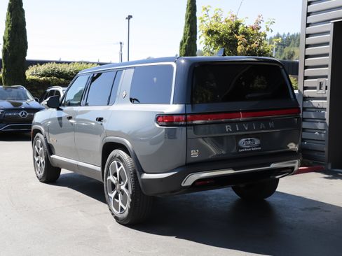 Used 2024 Rivian R1S Adventure AWD/4WD image 8