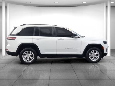 Used 2022 Jeep Grand Cherokee Limited AWD/4WD image 9