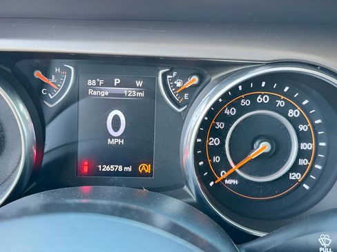 Used 2018 Jeep Wrangler Unlimited Sport S AWD/4WD image 23