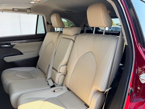 Used 2021 Toyota Highlander Limited AWD/4WD image 15