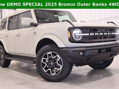 New 2025 Ford Bronco Outer Banks image 32
