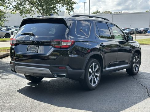 Used 2024 Honda Pilot Touring image 14