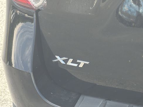 Used 2023 Ford Explorer XLT AWD/4WD image 6