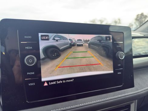 New 2026 Volkswagen Taos SE FWD image 18