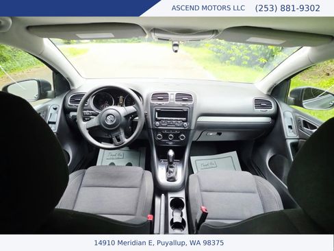 Used 2012 Volkswagen Golf 2-Door FWD image 10