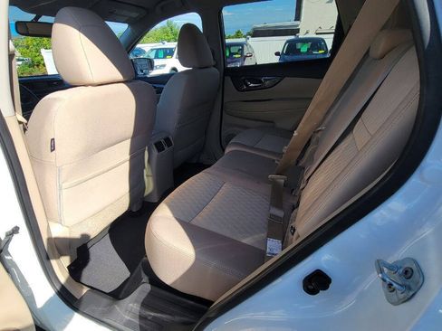 Used 2017 Nissan Rogue SV w/ SV Premium Package AWD/4WD image 23