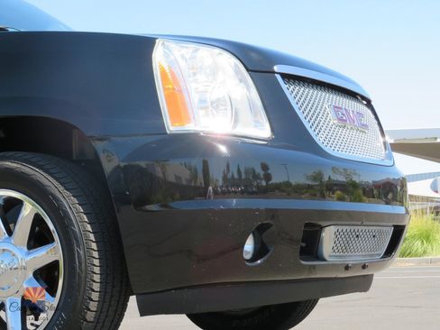 Used 2011 GMC Yukon XL Denali AWD/4WD image 33