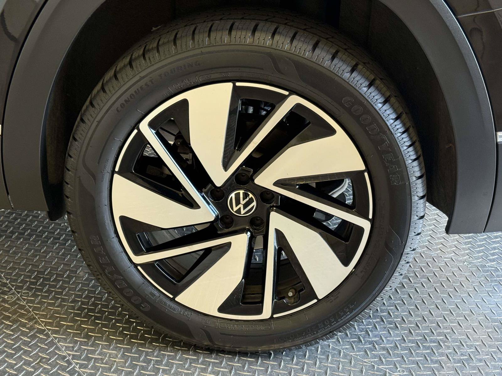 Used 2024 Volkswagen Atlas SEL AWD/4WD image 13