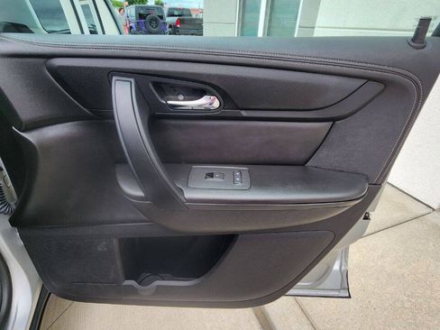 Used 2017 Chevrolet Traverse LT w/ Style and Technology Package FWD image 18