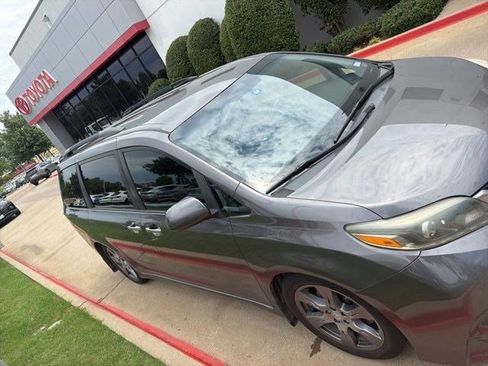 Used 2017 Toyota Sienna SE FWD image 2