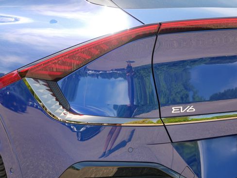 Certified 2024 Kia EV6 GT-Line AWD/4WD image 17