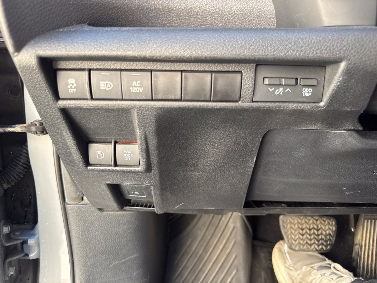 Used 2023 Toyota Sienna XLE Woodland Edition AWD/4WD image 19