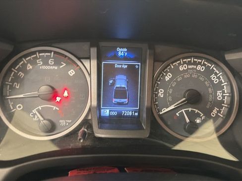 Used 2019 Toyota Tacoma TRD Off-Road w/ Technology Package AWD/4WD image 13
