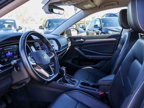 Used 2024 Volkswagen Jetta SE image 18