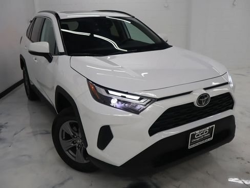 Used 2024 Toyota RAV4 XLE w/ Convenience Package image 2