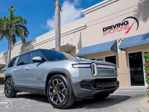 Used 2025 Rivian R1S Premium AWD/4WD image 9