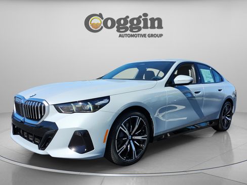 New 2026 BMW 530i w/ M Sport Package RWD image 1