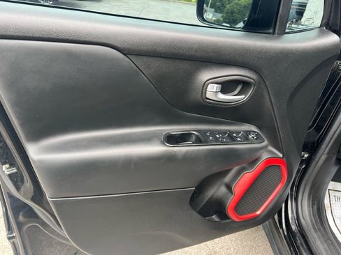 Used 2017 Jeep Renegade Trailhawk AWD/4WD image 11