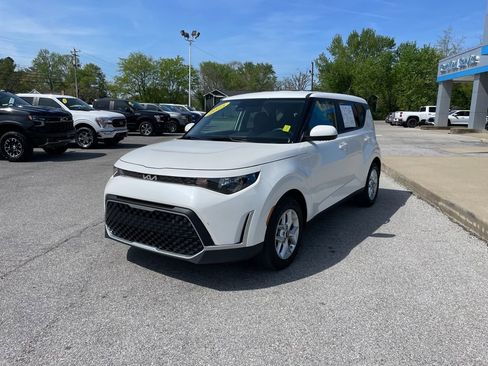 Used 2025 Kia Soul LX w/ LX Technology Package image 3